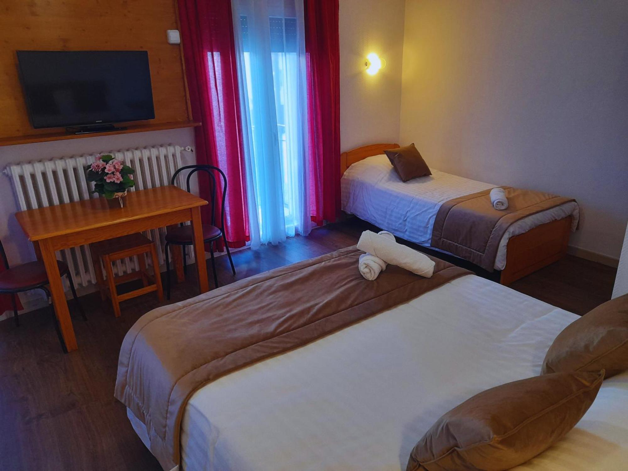 Le Catalan - Hotel Et Appartements Mont-Louis Exterior foto